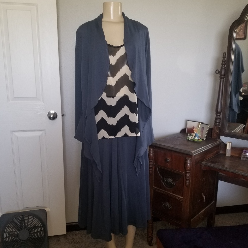 🖤Beautiful light GUC M Blue Sketch Top